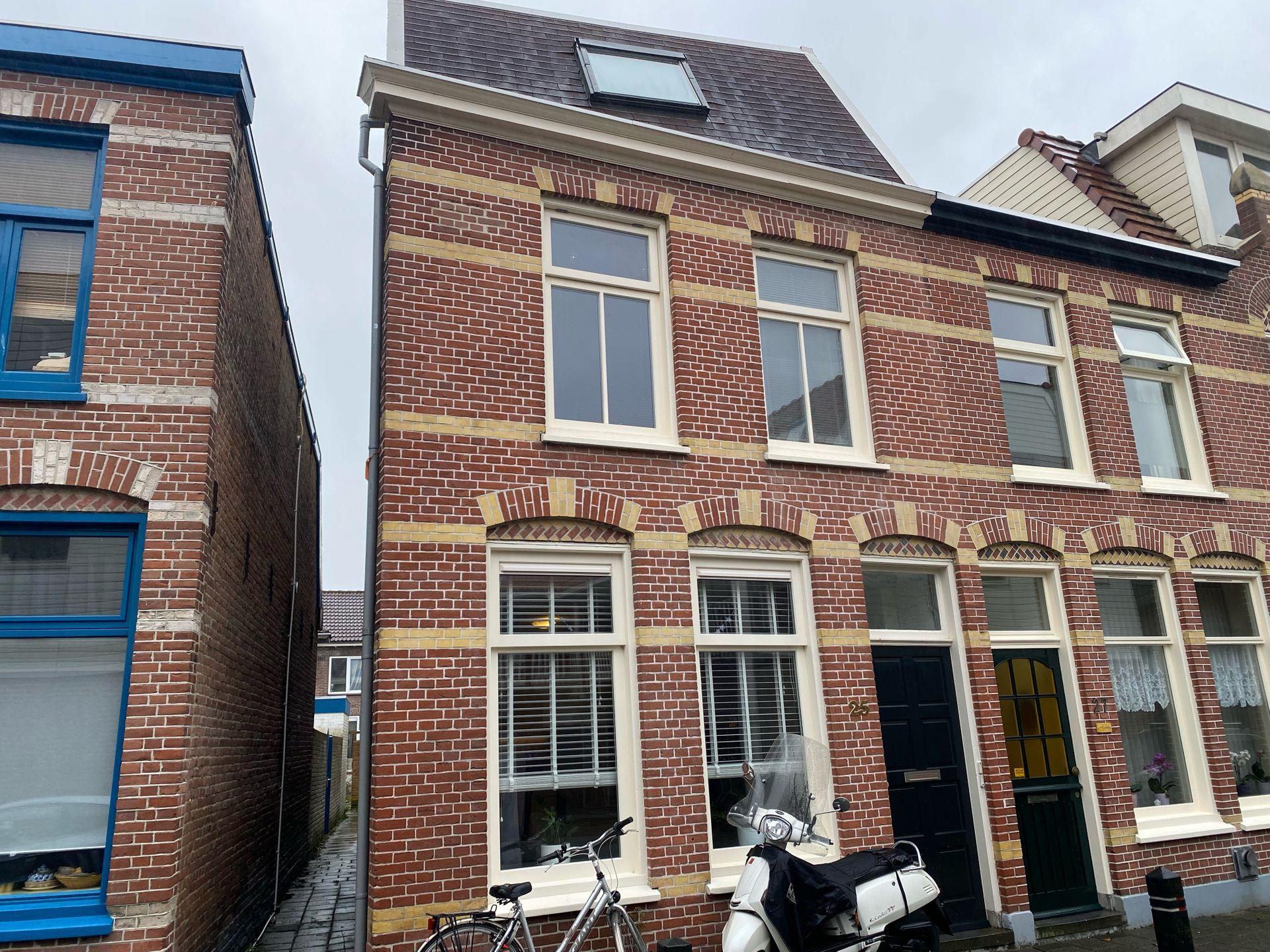 Bekijk de foto van: Van der Woudestraat 25 , 1815 VT in Alkmaar - Echt Makelaars & Taxateurs