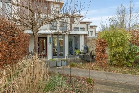 Bekijk de foto van: Van de Veldelaan 986, Alkmaar - Echt Makelaars & Taxateurs