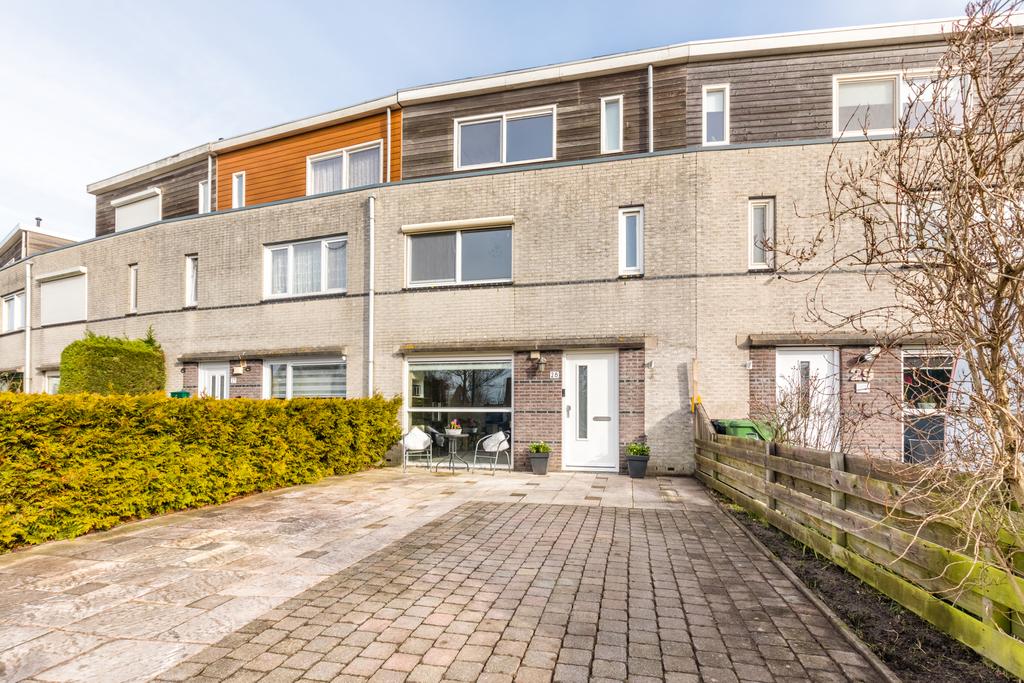 Bekijk de foto van: Irene Vorrinkland 2, 1705 JJ Heerhugowaard in  - Echt Makelaars & Taxateurs