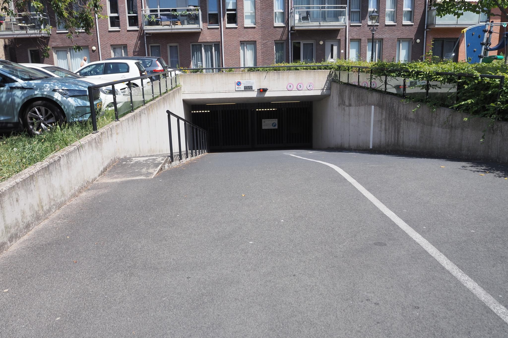 Bekijk de foto van: Parkeerplaats Schelphoek garage 51 0, Alkmaar - Echt Makelaars & Taxateurs