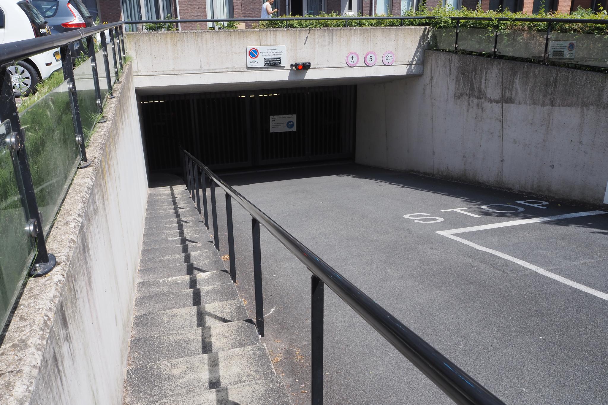 Bekijk de foto van: Parkeerplaats Schelphoek garage 51 0, Alkmaar - Echt Makelaars & Taxateurs